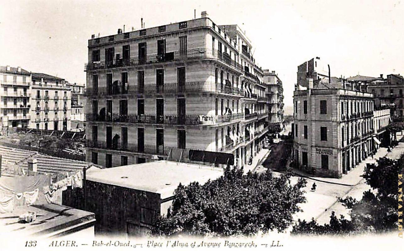 Alger - Bab-El-Oued - Place l'Alma et Avenue Bouzarech.jpg
